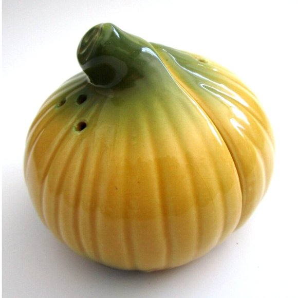 Vintage Pair of Onion Halves Salt & Pepper Shakers Ceramic Retro Country Kitchen - Picture 3 of 11